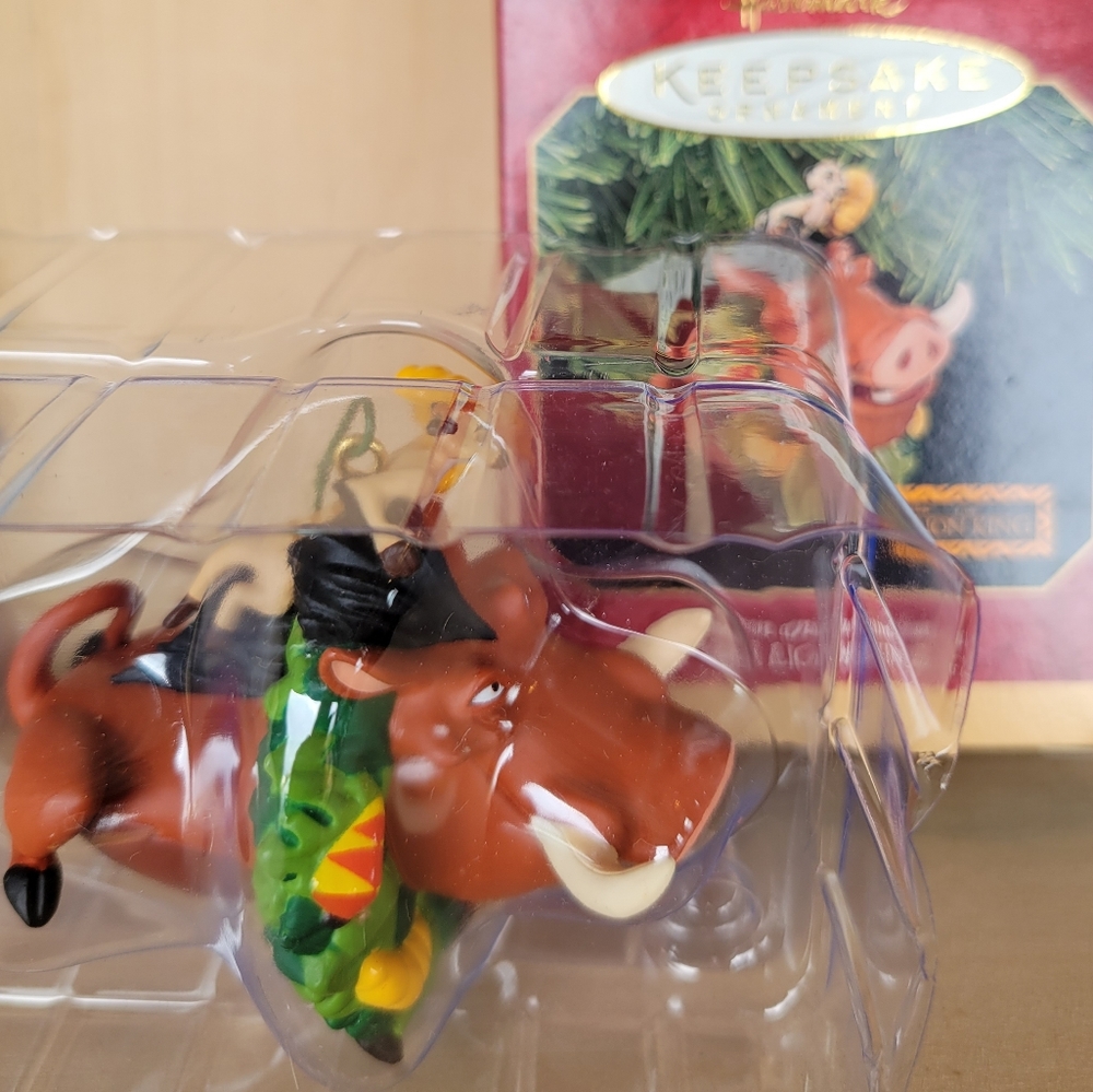 Hallmark Vintage Keepsake Ornament, Pumbaa from The Lion King, mint condition
